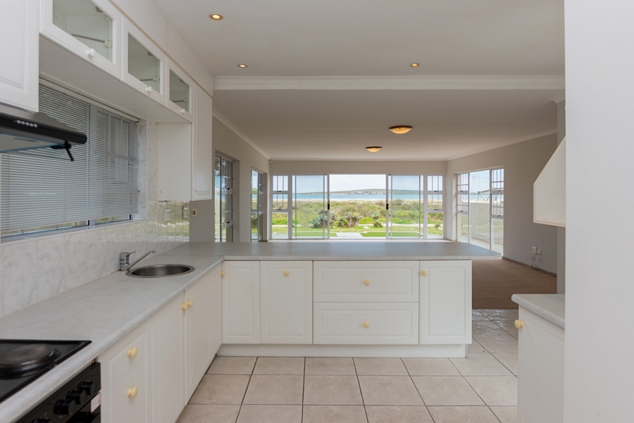 4 Bedroom Property for Sale in Middedorp Western Cape